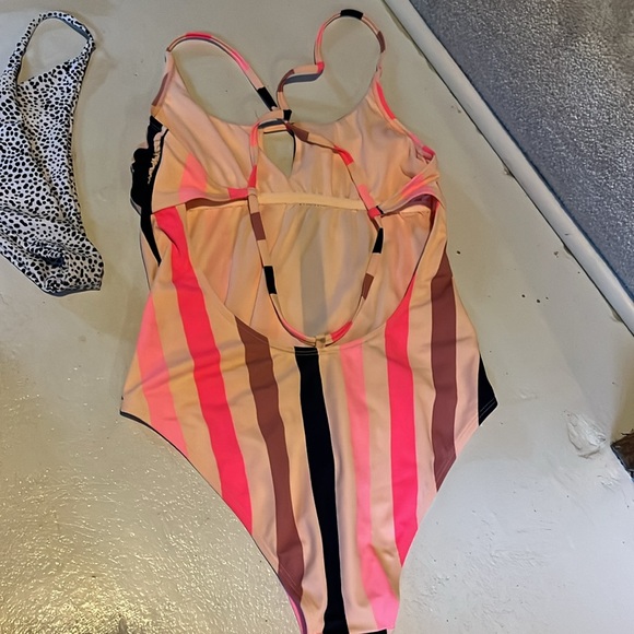 Swim wear bundle - Picture 5 of 5